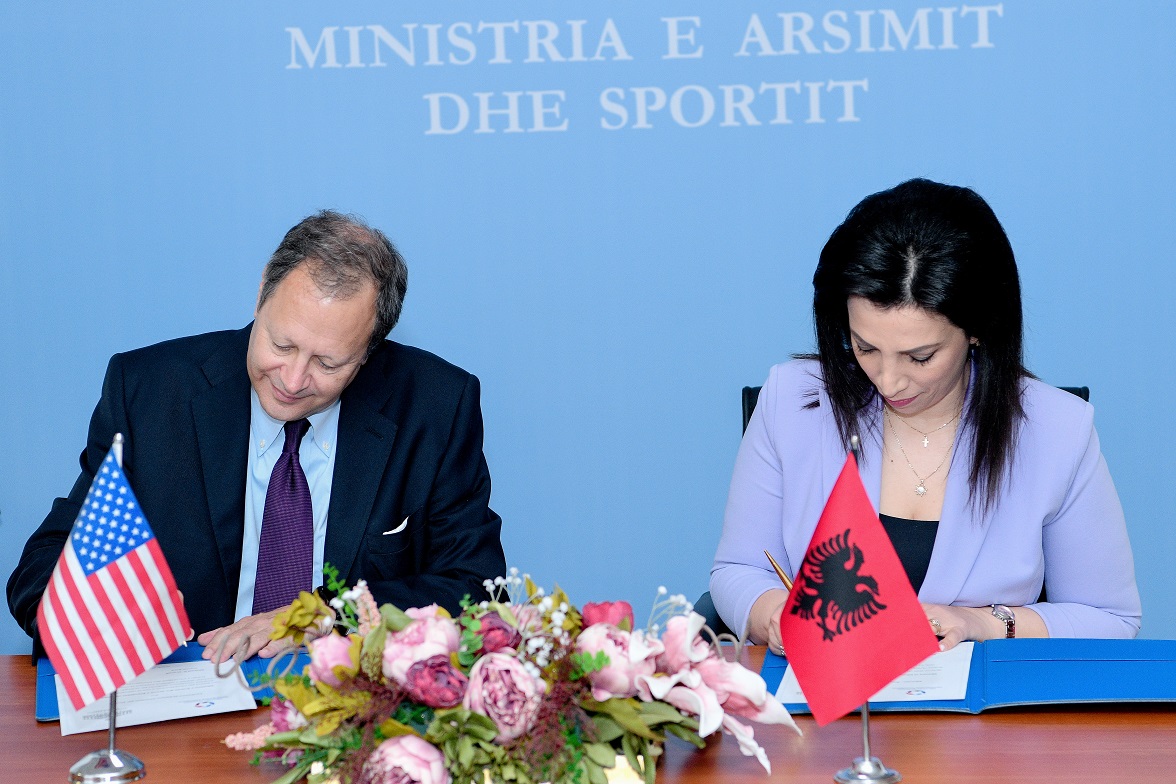 The signing of the Memorandum of Understanding for the AI for Youth Project